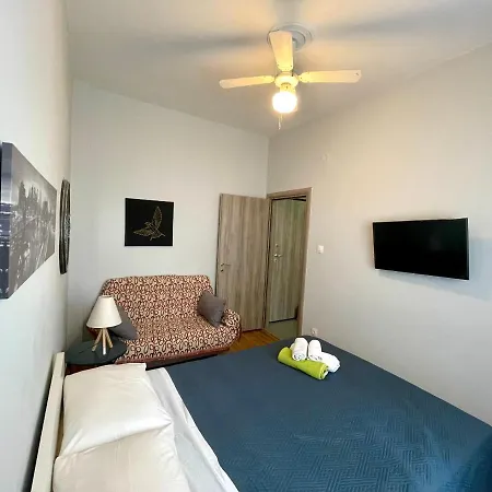 Luxury Flat In Hilton, 3' From Metro, Vfm! *