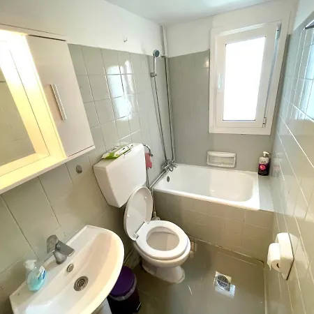 Luxury Flat In Hilton, 3' From Metro, Vfm! Афины